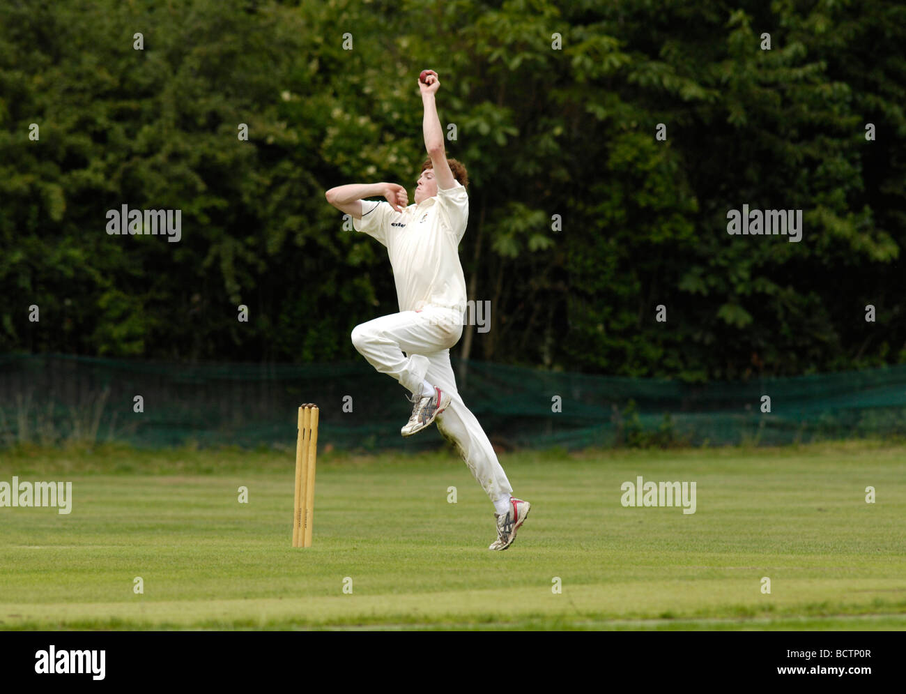 Slow left arm bowler cricket hires stock photography and images Alamy
