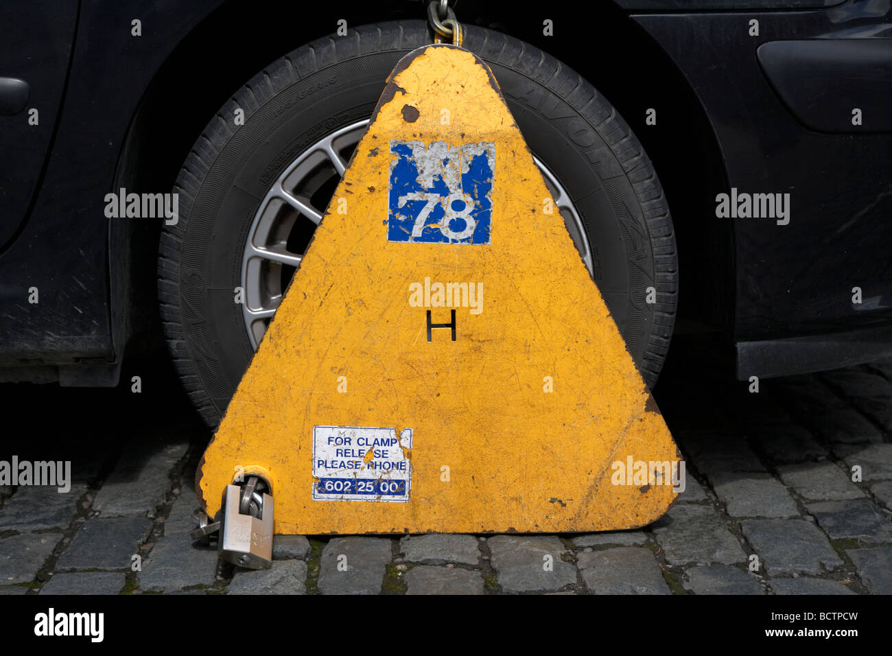 Car clamped hires stock photography and images Alamy