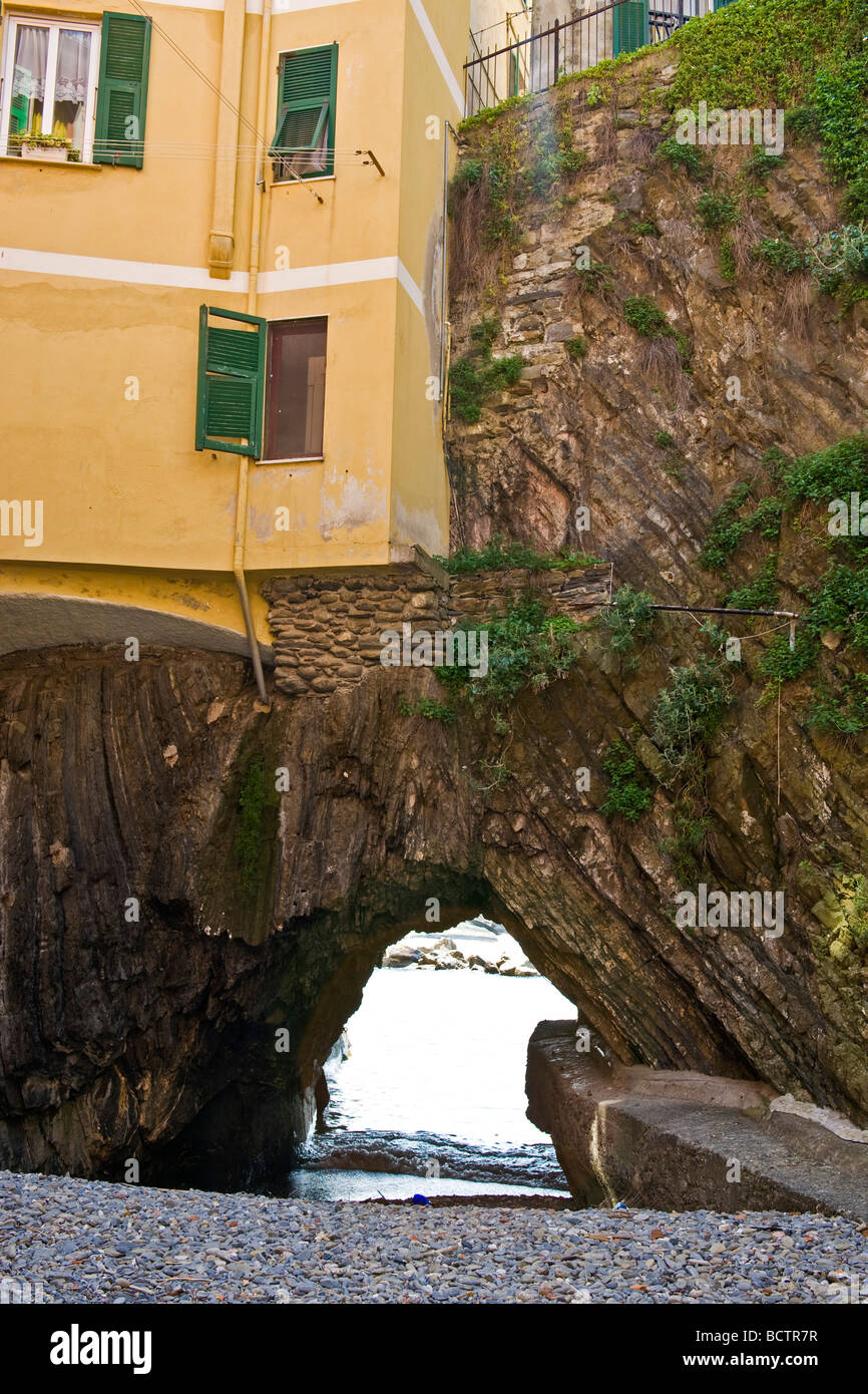 vernazza cinque terre cave of the devil Stock Photo Alamy