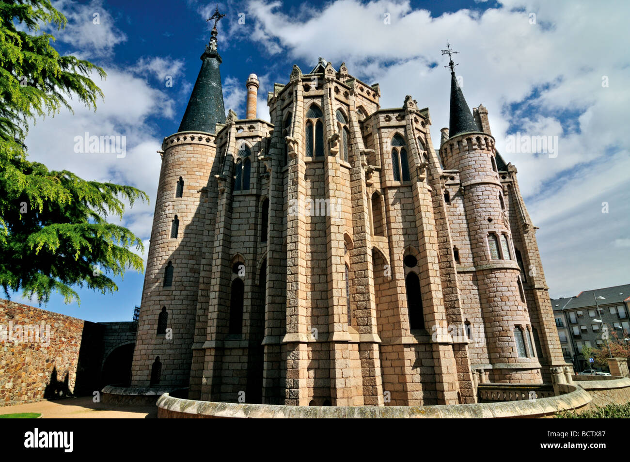 Spain, Astorga: Bishops palace by Antonio Gaudí Stock Photo
