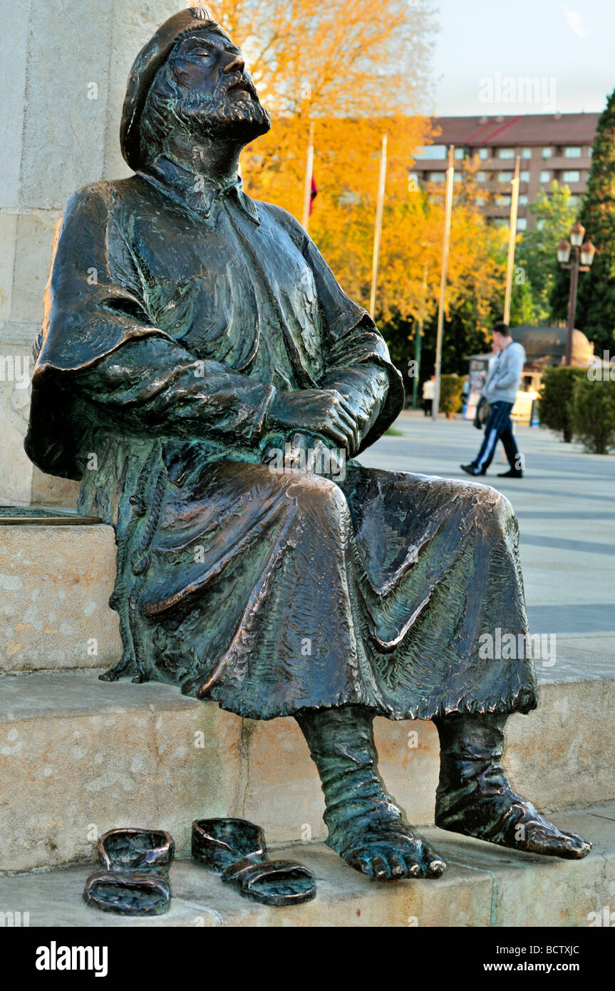 Spain, St. James Way: Statue “The Pilgrim” in the San Marcos Square in Leon  Stock Photo - Alamy