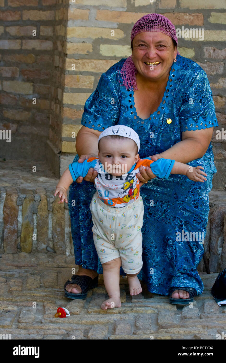An uzbek family hi-res stock photography and images - Alamy