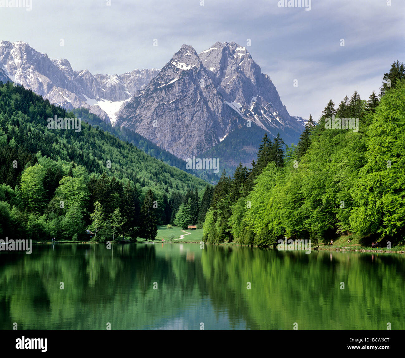 Riessersee lake in spring, Garmisch Partenkirchen, Werdenfelser Land, Wettersteingebirge mountains, Mt. Zugspitze, Waxenstein,  Stock Photo