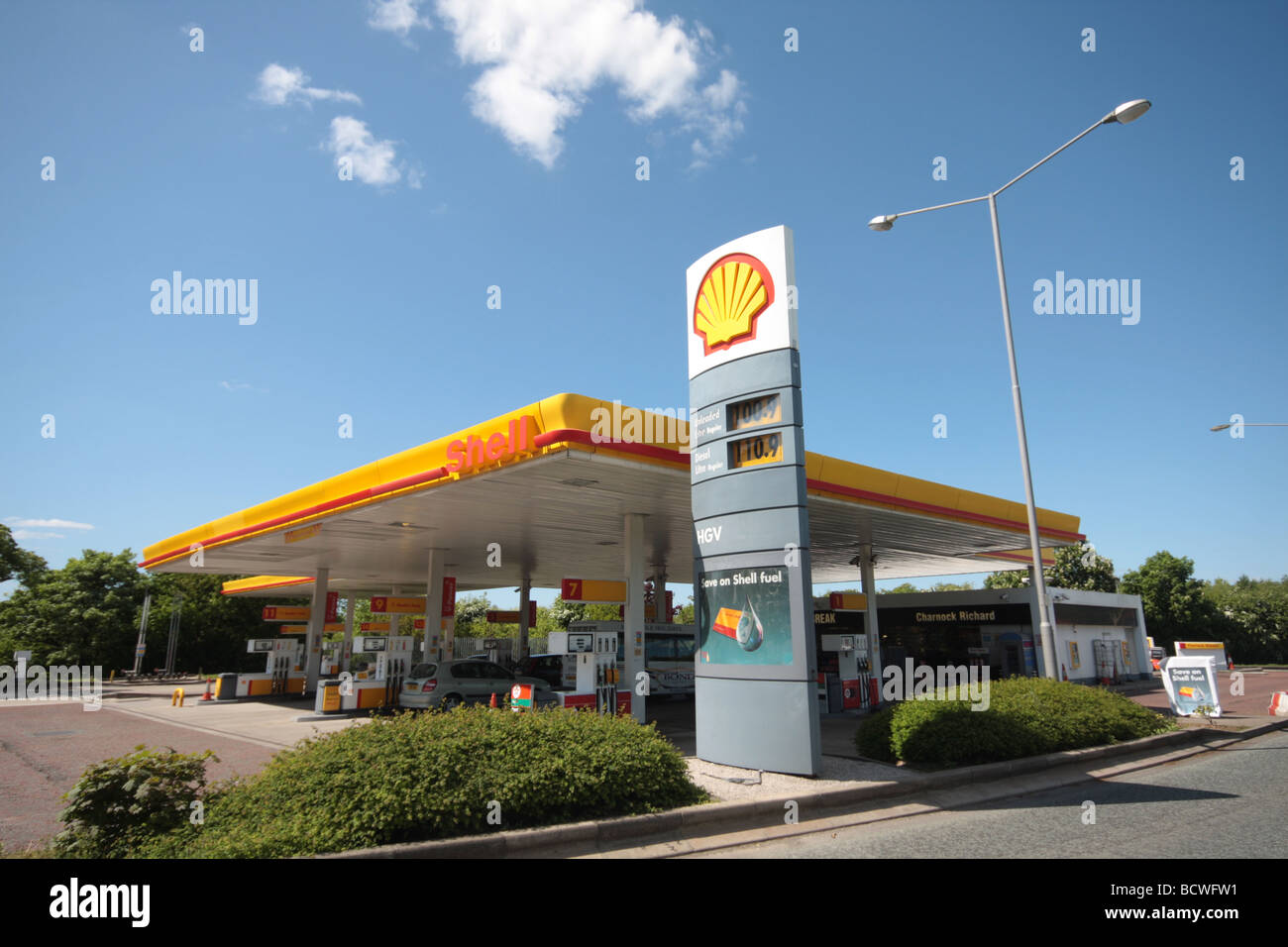 Shell Garage Petrol Stock Photos Shell Garage Petrol Stock
