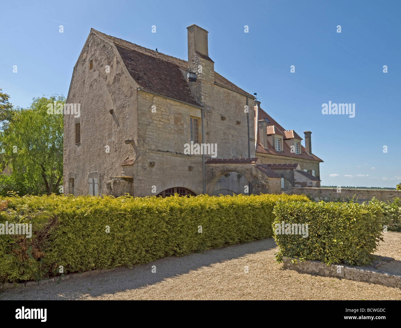 Altes Haus neben der Kirche Sainte Marie Madeleine in Vezelay old house