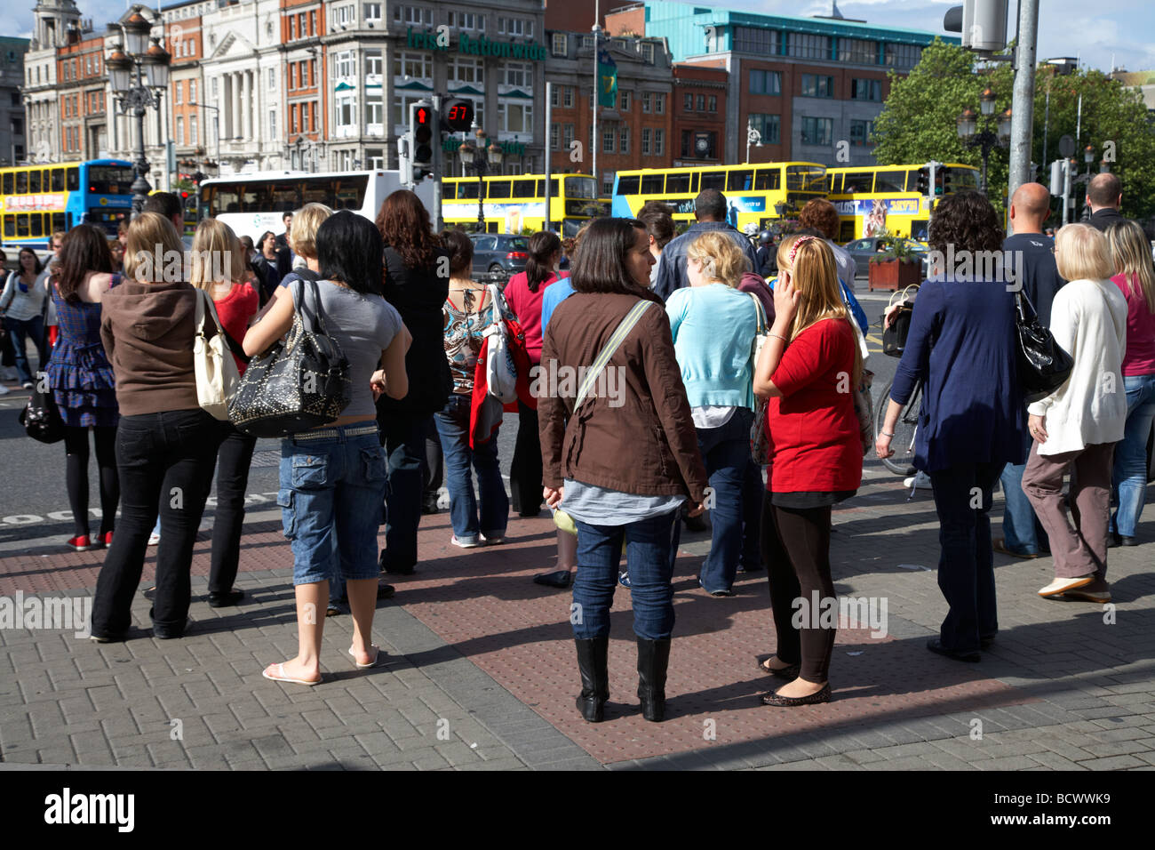 People crossing road busy hi-res stock photography and images - Alamy