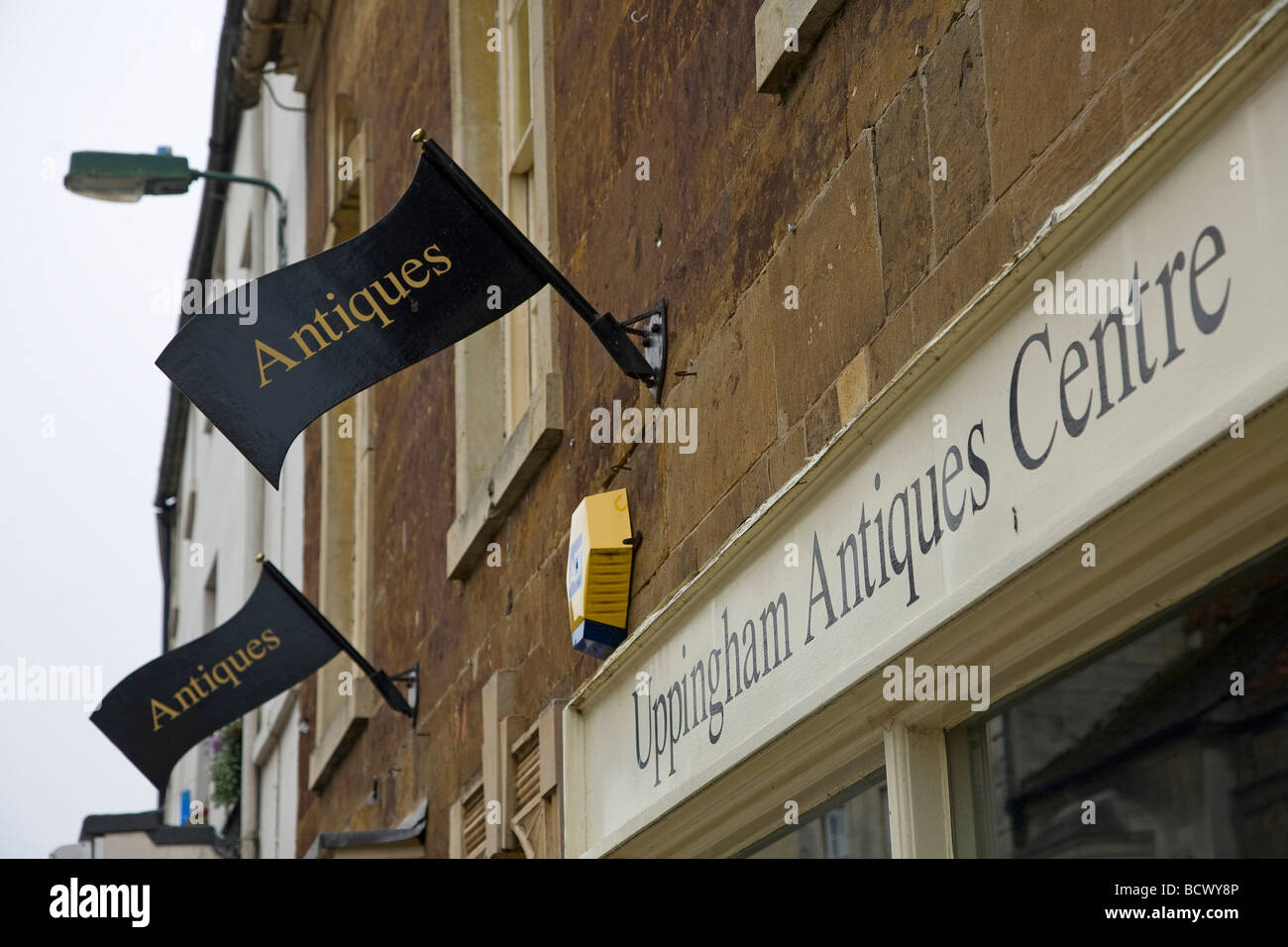 rutland uppingham antique shop Stock Photo Alamy