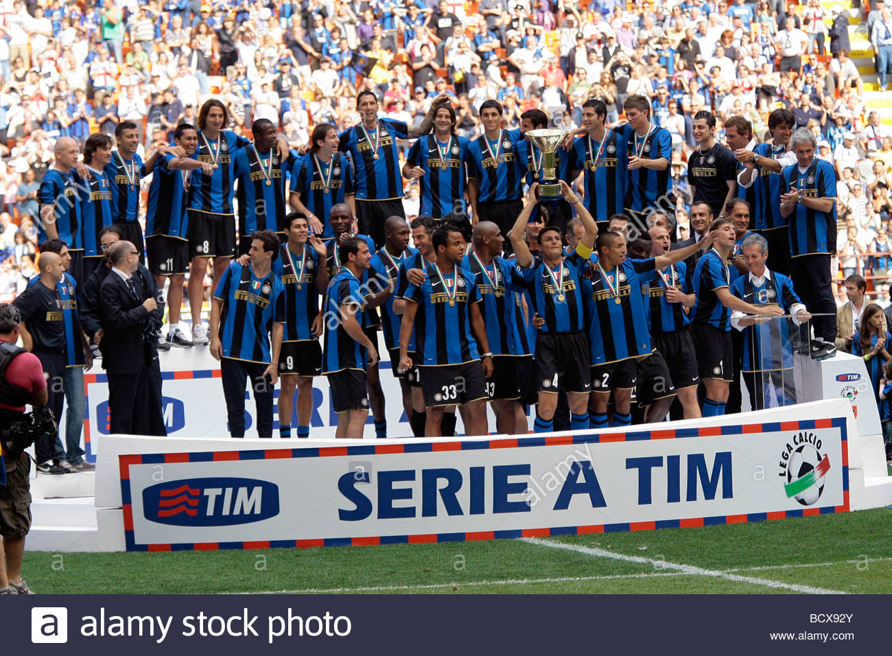 Inter Players With Cup Milano 2009 Serie A Football Championship Stock Photo Alamy