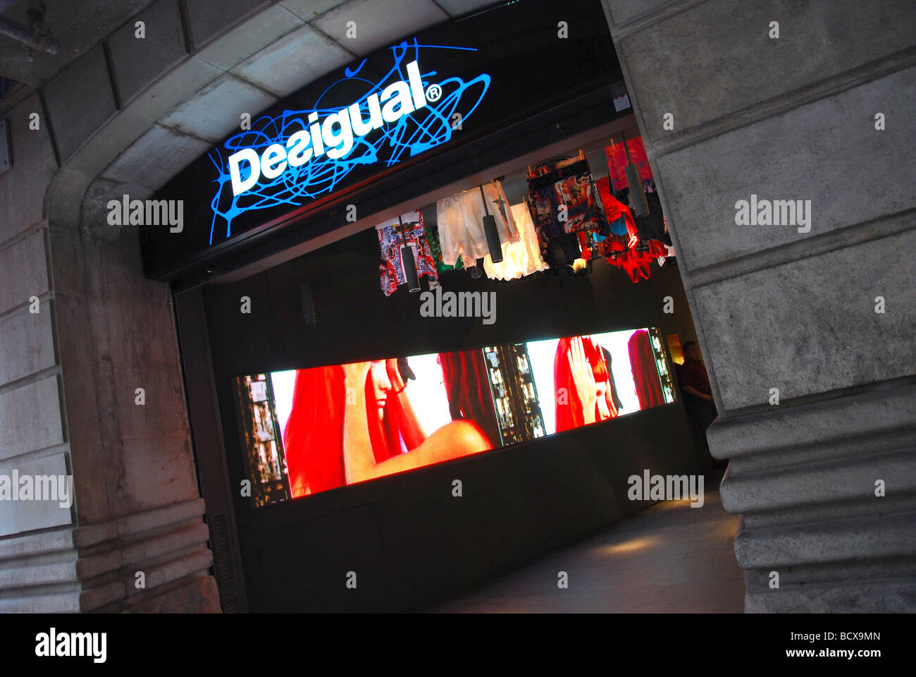 Desigual advertising hi-res stock photography and images - Alamy