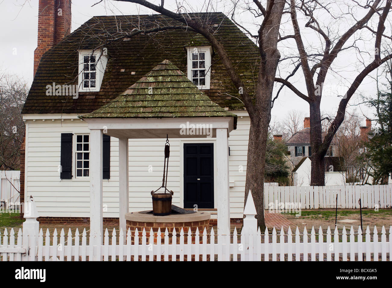 A house with water well in Colonial Williamsburg Virginia Stock Photo