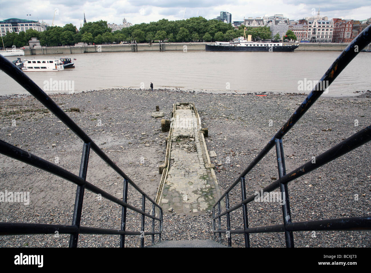 Thames at low tide hires stock photography and images Alamy