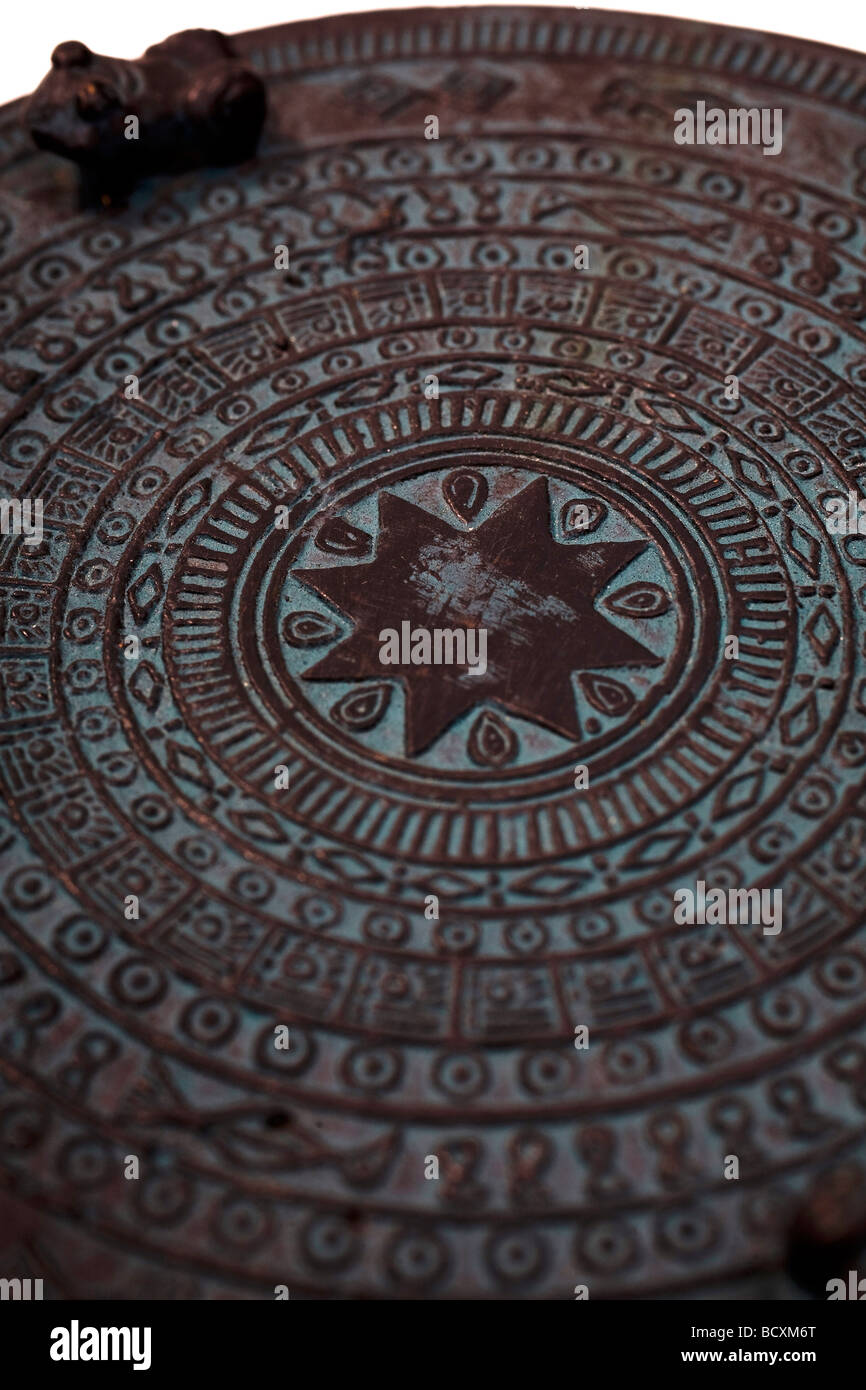 Bronze china drum hi-res stock photography and images - Alamy