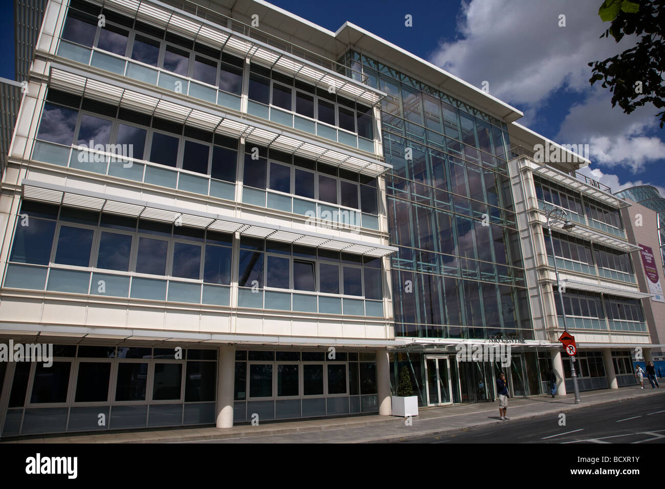 aig centre new offices on the north wall of dublins new docklands development area republic of ireland 30 north wall aig centre Stock Photo