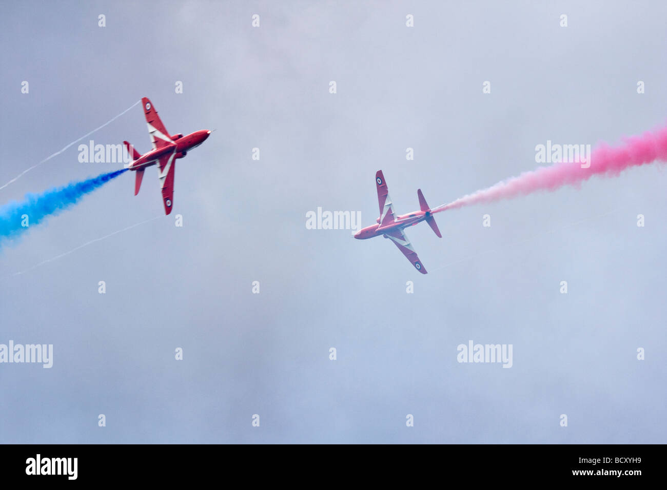 RAF Red Arrows display team close pass Stock Photo