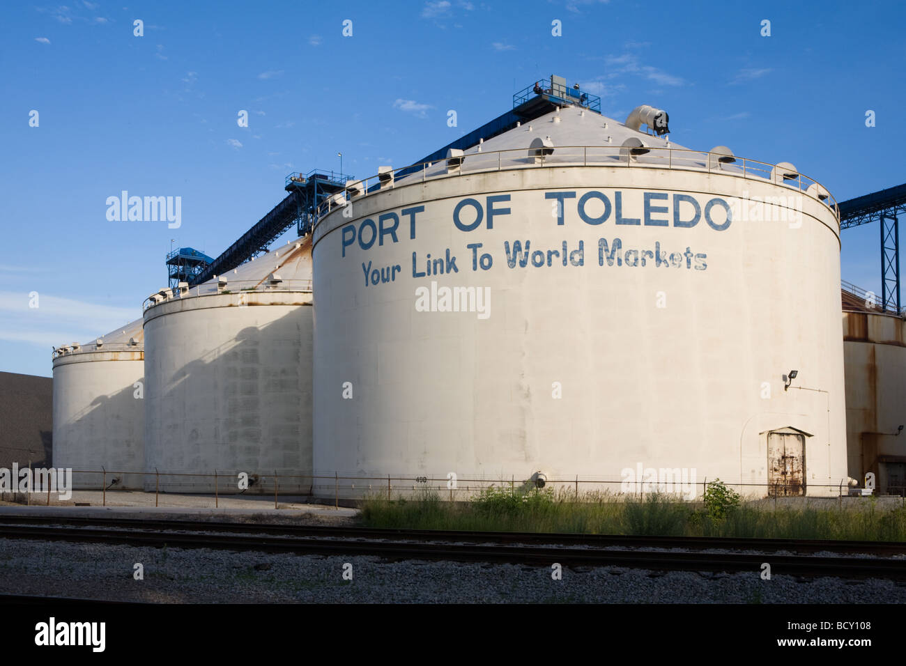 Silos at Port of Toledo Ohio Stock Photo Alamy