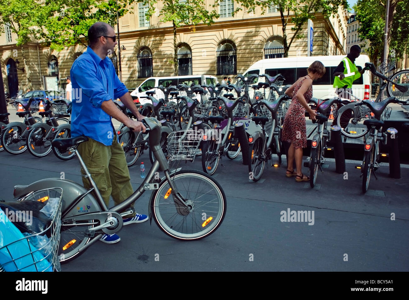 Public bike hire scheme paris hires stock photography and images Alamy