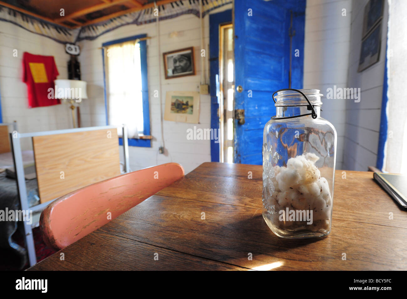 USA Mississippi Clarksdale Shack Up Inn hotel Pinetop Perkins shack interior cotton balls in a glass jar Stock Photo