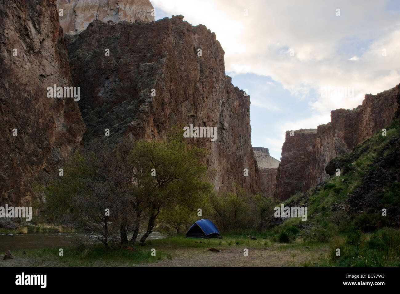 CAMPING along the wild and scenic OWYHEE RIVER that cuts a deep canyon through EASTERN OREGON Stock Photo