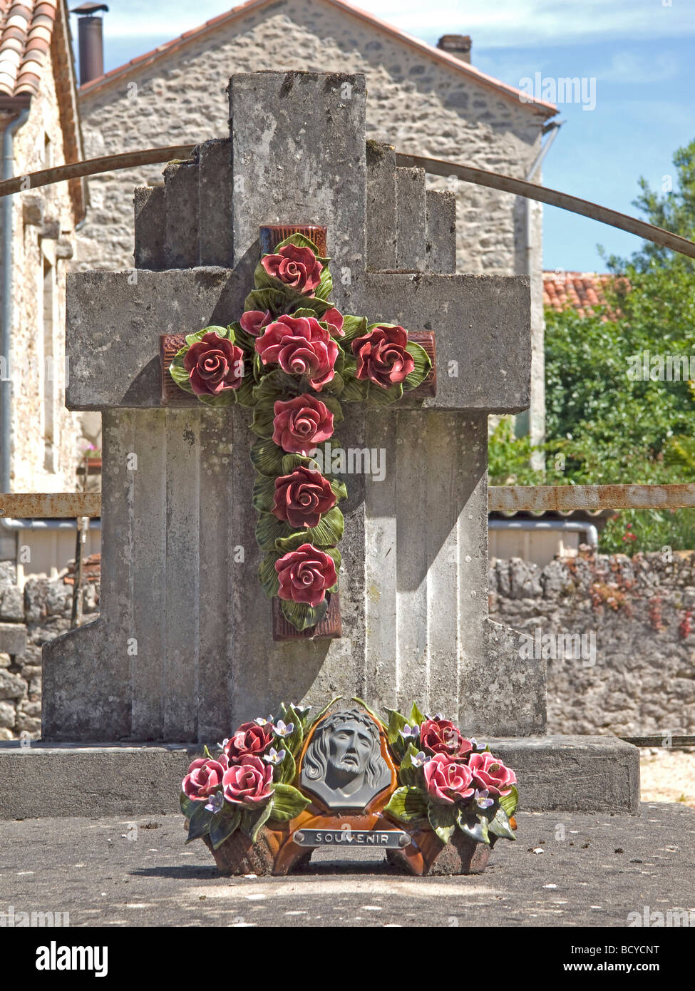 Grabstätte im Friedhof in Castelfranc in Frankreich tombs at the cemetery in Castelfranc in France Stock Photo