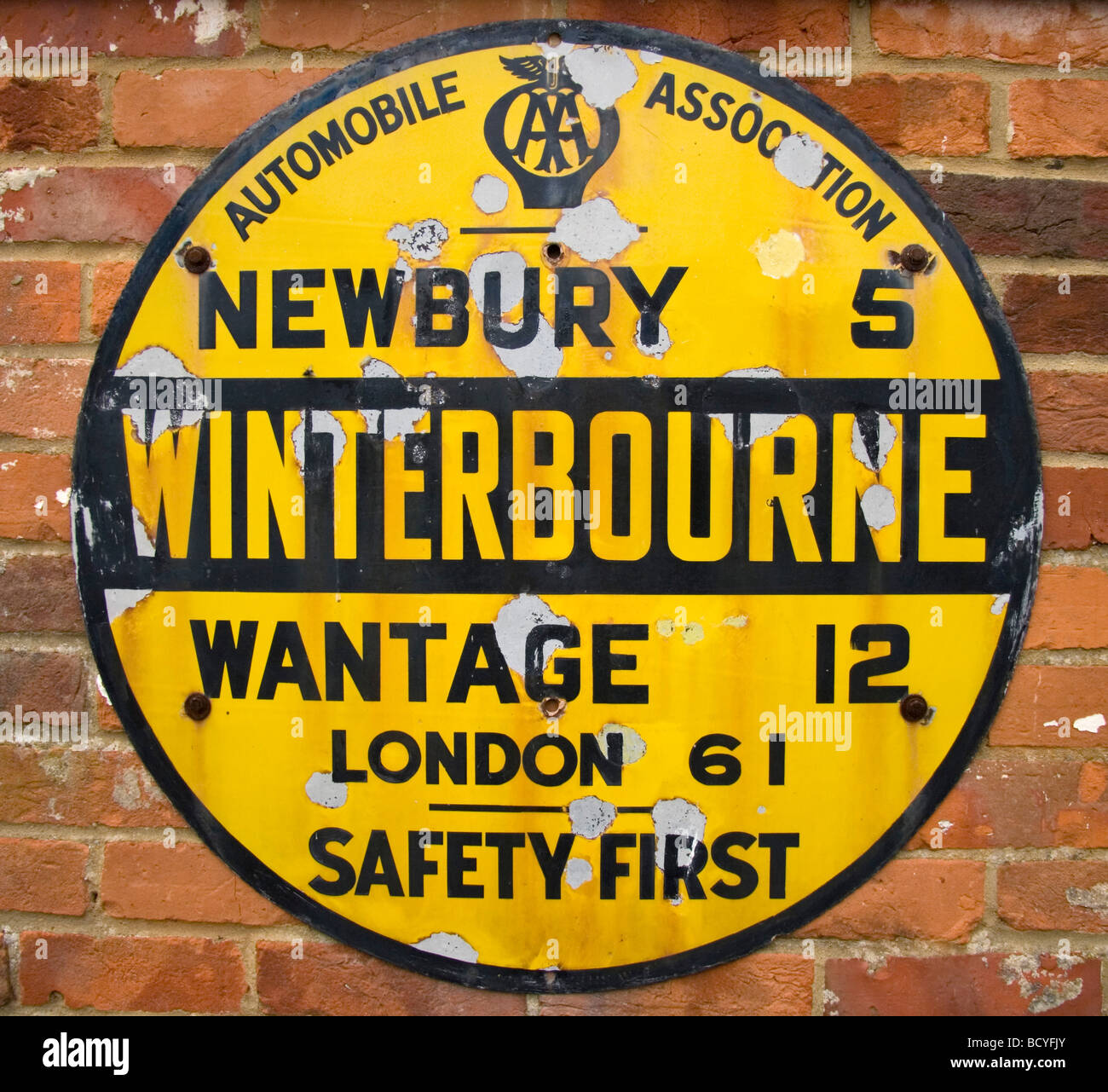 Automobile Association AA sign Winterbourne village showing distance mileage to London Newbury Wantage Stock Photo