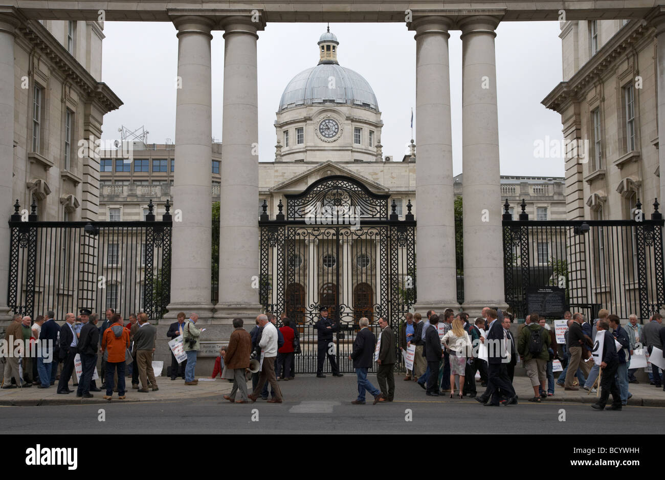 farmers protesting outside irish government buildings in dublin city centre republic of ireland during financial crisis in 2009 Stock Photo