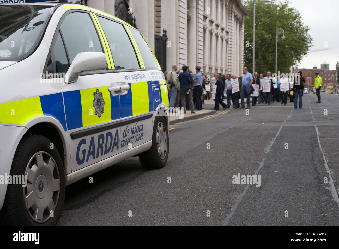 Garda irish police hi-res stock photography and images - Alamy