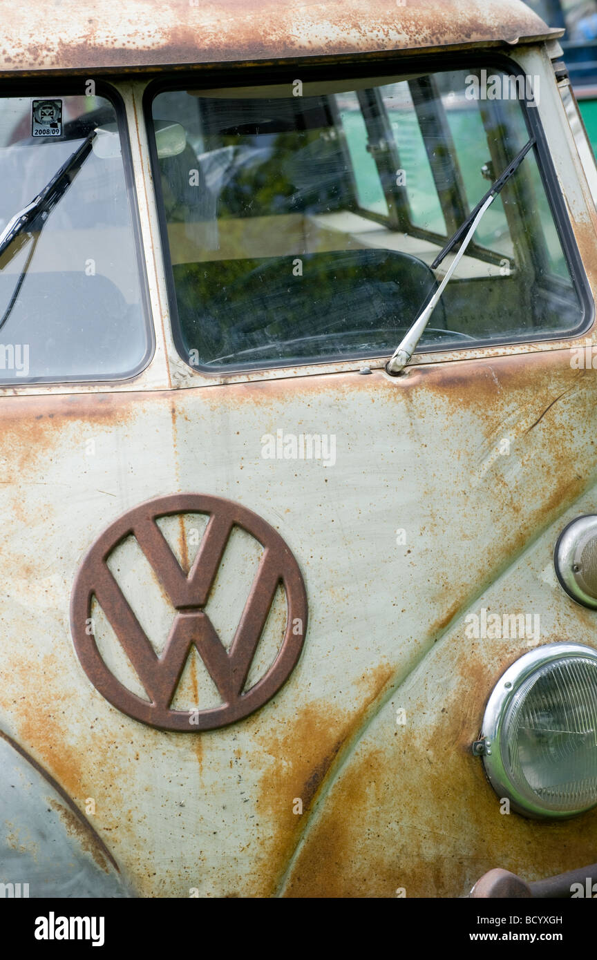 Close up of the badge on the front of an old rusty split screen volkswagen camper van Stock Photo