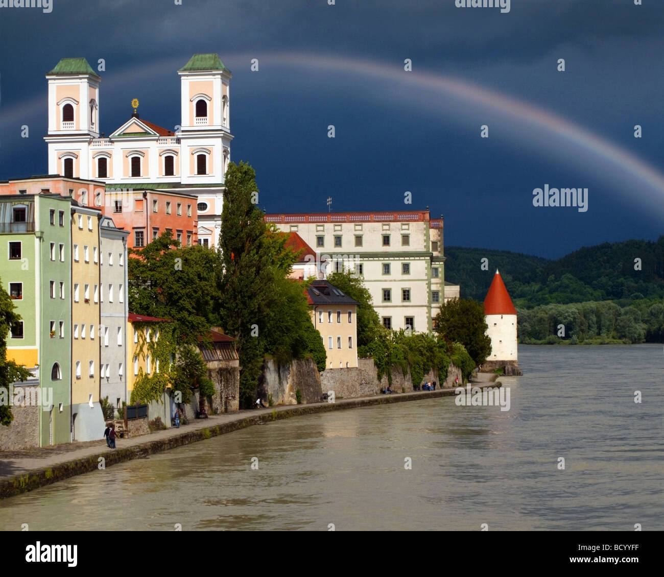 DE - LOWER BAVARIA: Rainbow over Passau & River Inn Stock Photo