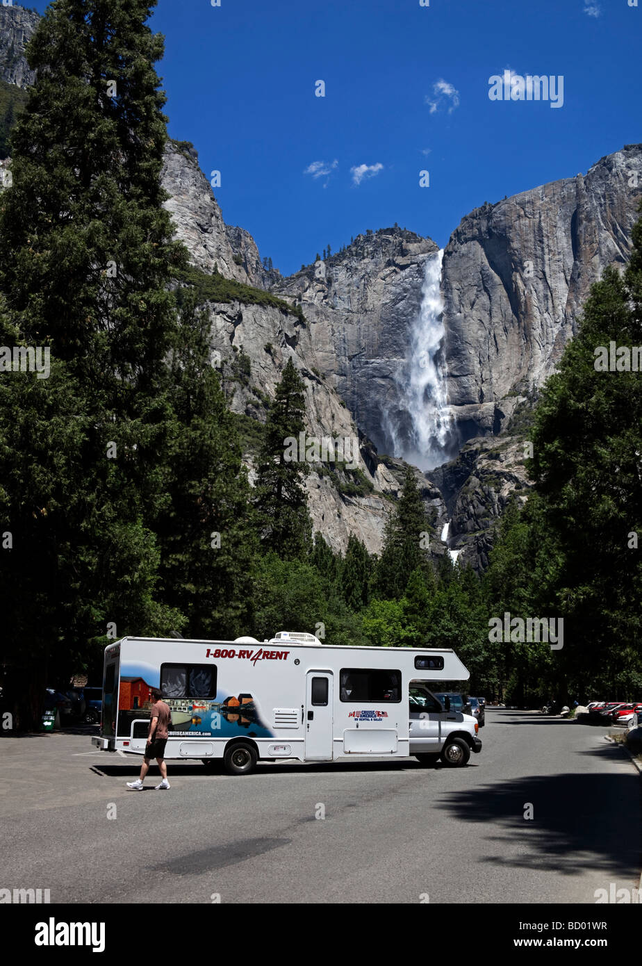 Motorhome camper van parking in car park, Yosemite National Park
