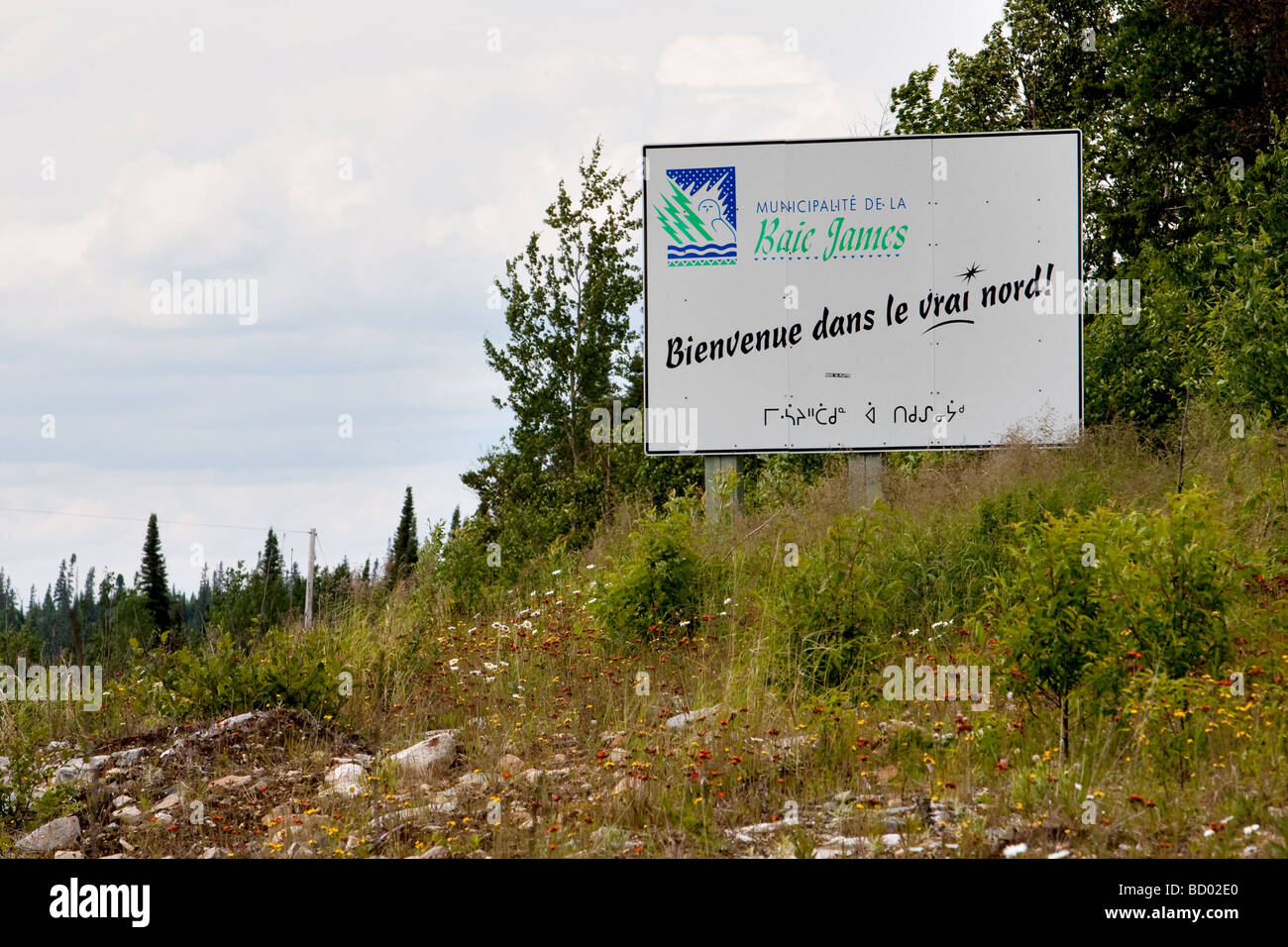 A sign welcomes travelers to the Baie James municipality with a bienvenue dans le vrai nord welcome to the true North Stock Photo