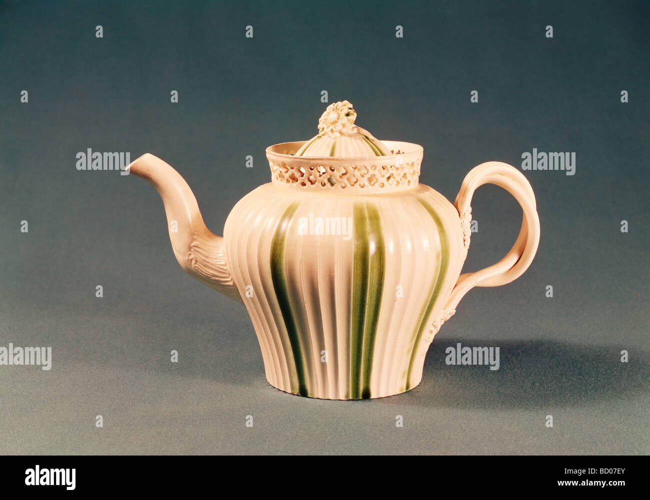 Teapot and lid. Leeds, England, 18th19th century Stock Photo Alamy