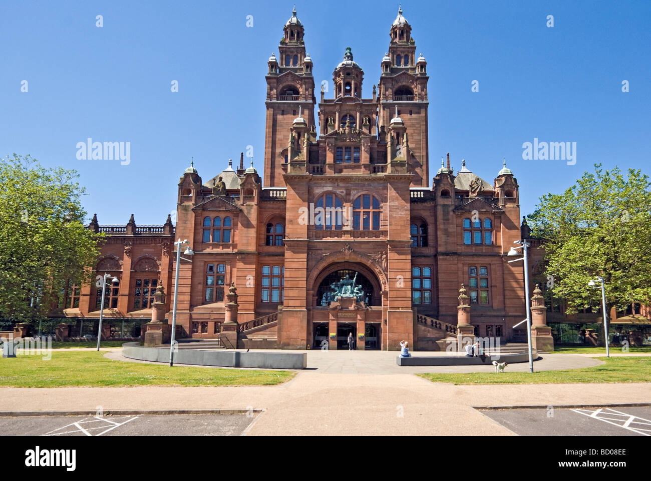 Entrance to kelvingrove art gallery and museum hi-res stock photography ...
