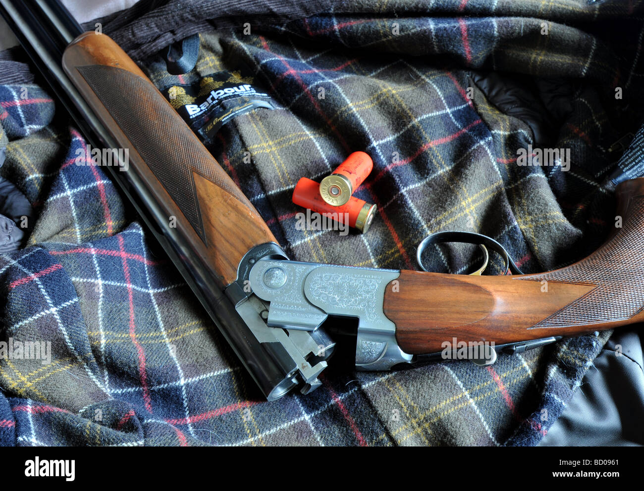 Beretta 682 Special 12 gauge over under shotgun, with engraved breach and diamond pattern wood Stock Photo