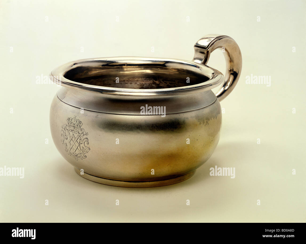 Chamber pot hires stock photography and images Alamy