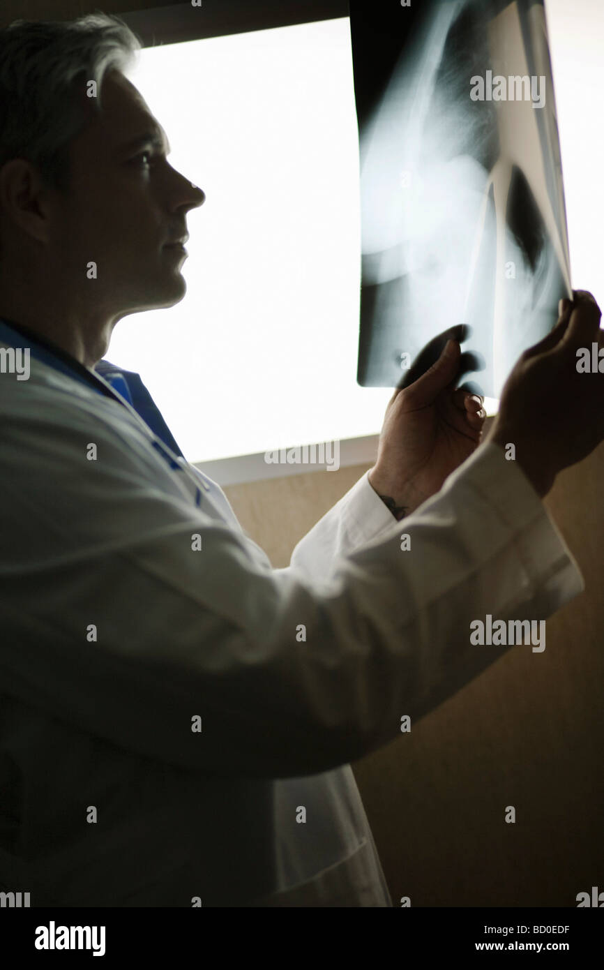 Profile view mature man doctor hi-res stock photography and images - Alamy