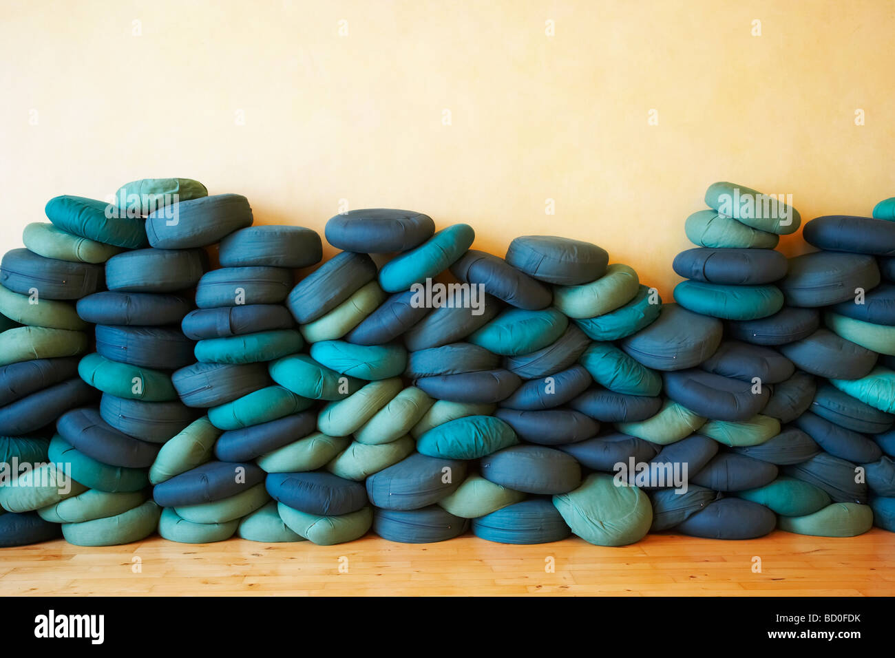 Prayer cushions hires stock photography and images Alamy
