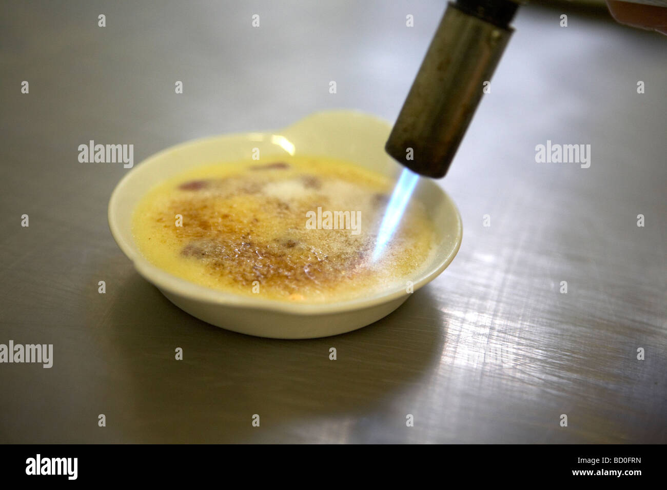 CREME BRULEE BEING CARAMELISED WITH BLOW TORCH Stock Photo Alamy