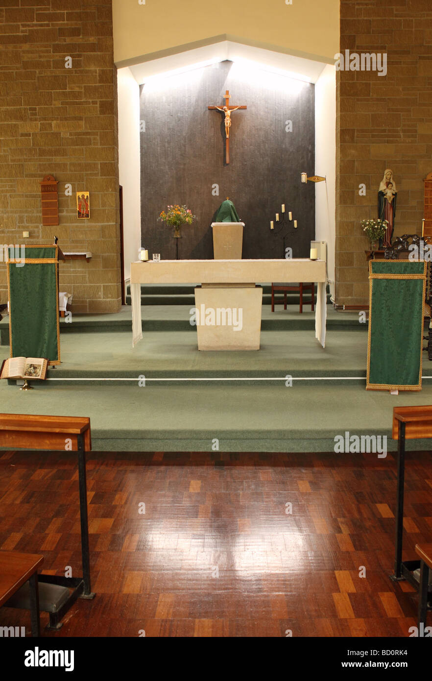 Catholic church altar hi-res stock photography and images - Alamy