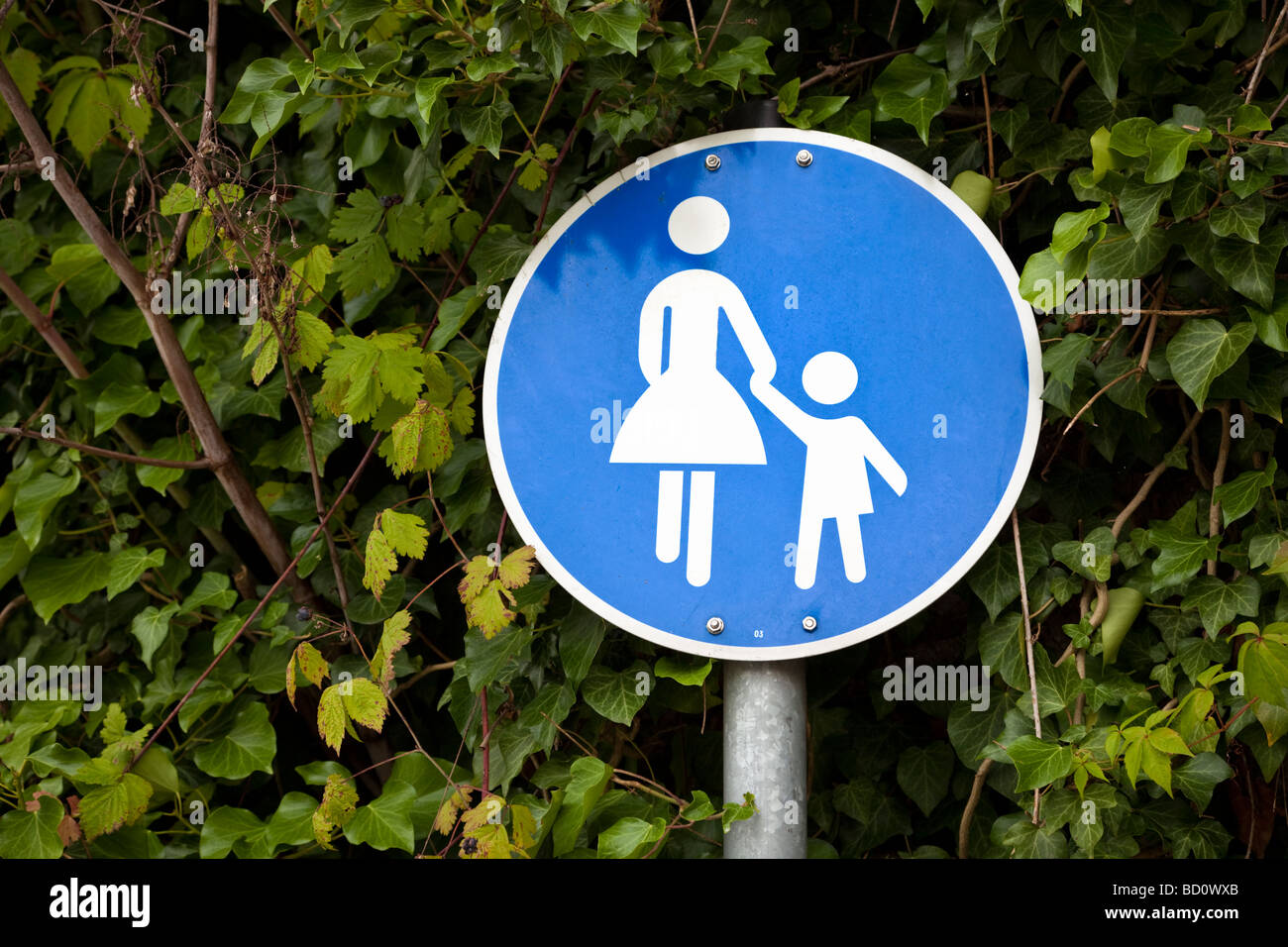 Adult Child Warning Road Sign High Resolution Stock Photography And 0d8