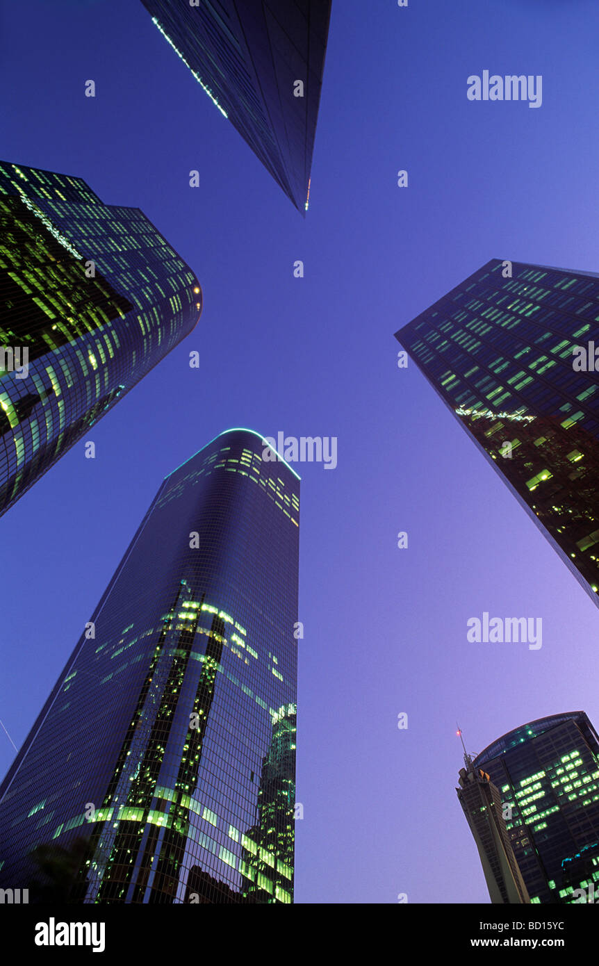 Skyscrapers and cities hi-res stock photography and images - Alamy