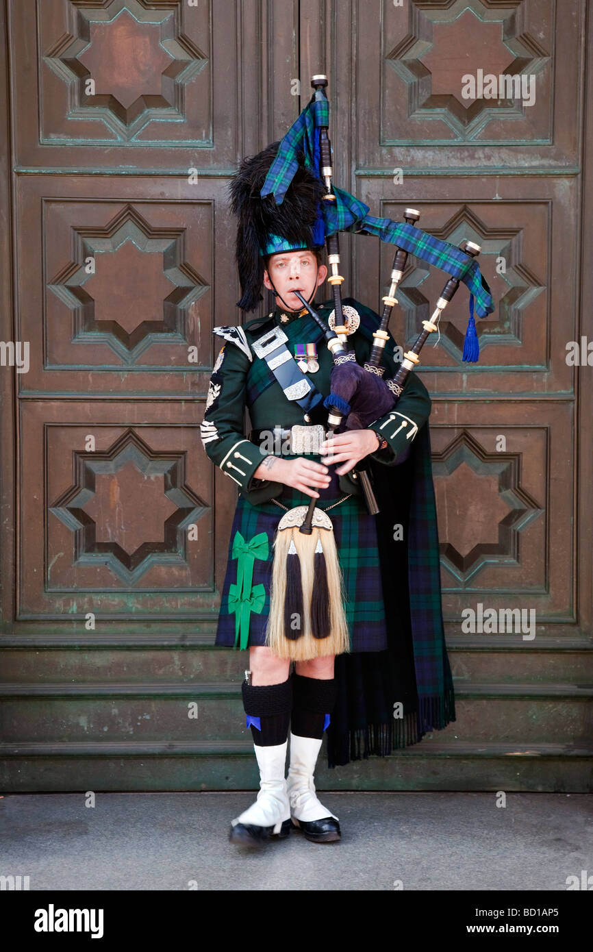 Piper the black watch hires stock photography and images Alamy