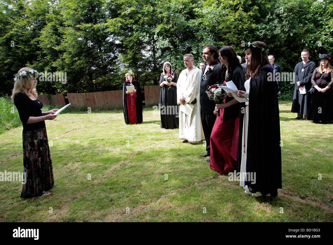 a-pagan-handfast-wedding-ceremony-in-swindon-wiltshire-stock-photo-alamy