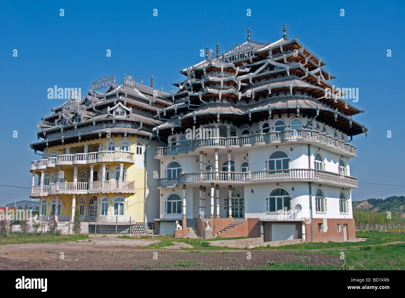 Newly built mansions of a Gypsy (Roma) king and his son near Baia Mare in Transylvania Stock Photo