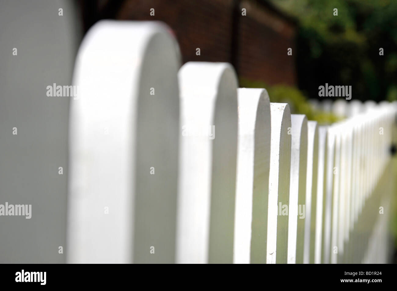 White picket fence landscape hi-res stock photography and images - Alamy