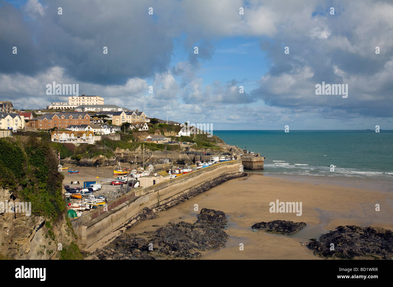 newquay harbour at low tide cornwall Stock Photo - Alamy