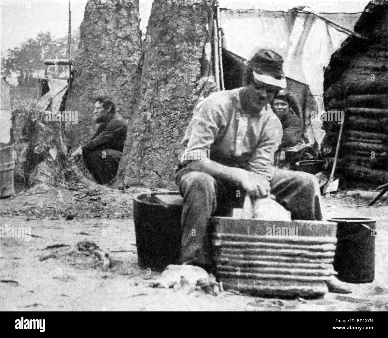 Soldiers washing hires stock photography and images Alamy