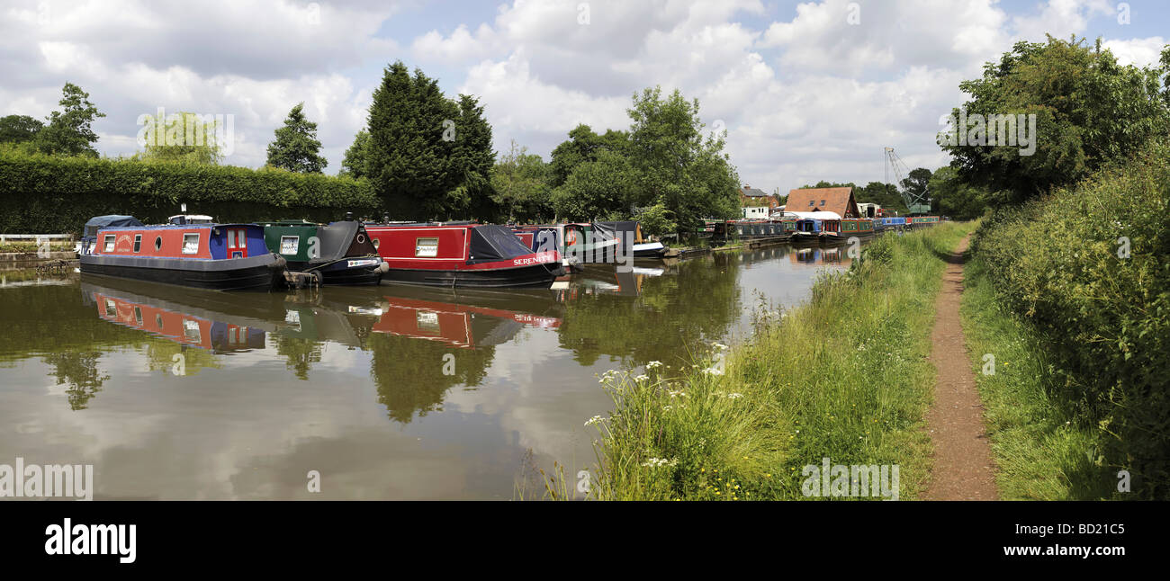 marina worcester and birmingham canal alvechurch worcestershire uk