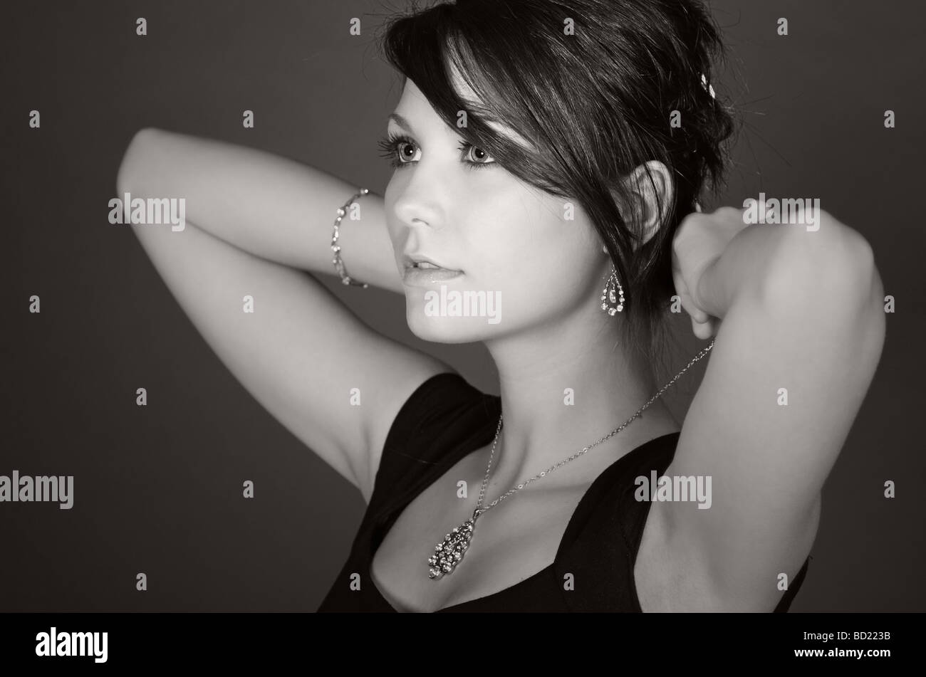 Lady wearing diamond necklace hi-res stock photography and images - Alamy