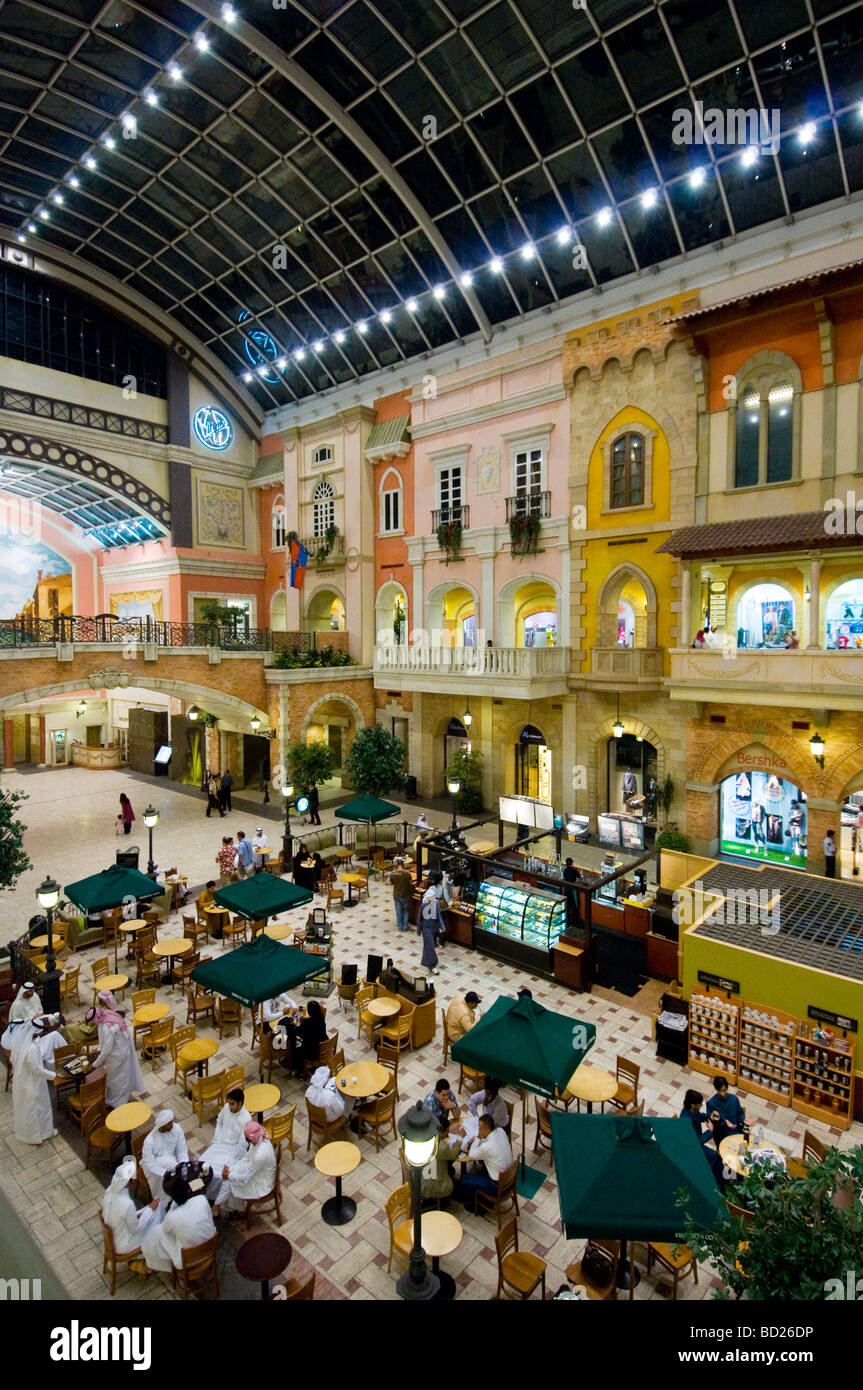 Food court mall hi-res stock photography and images - Alamy