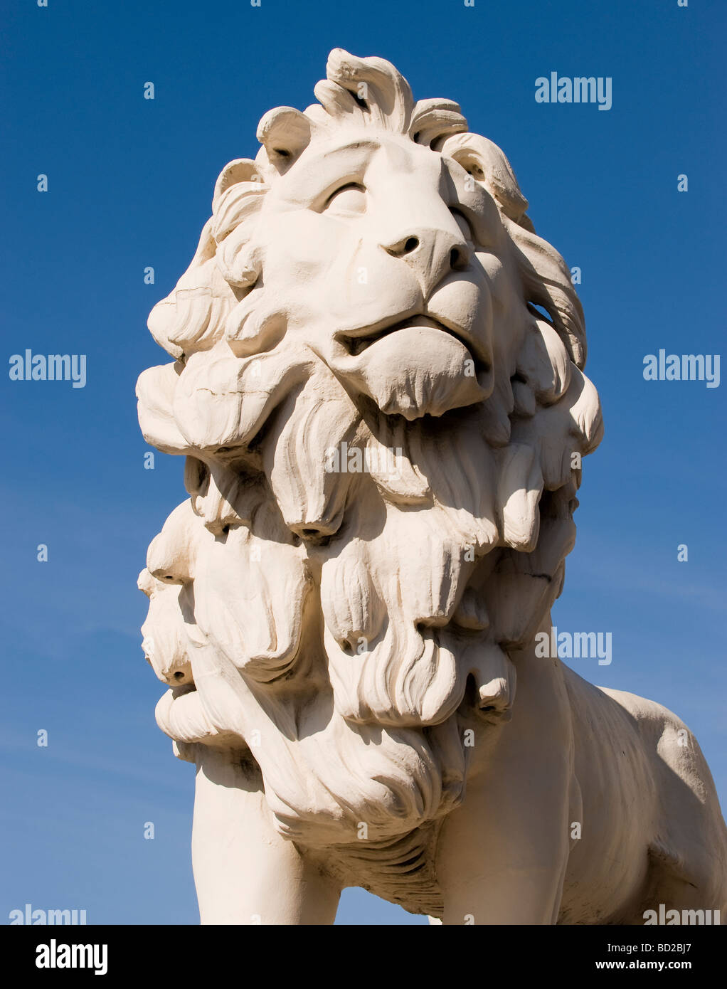 Lion bridge sculptures hires stock photography and images Alamy